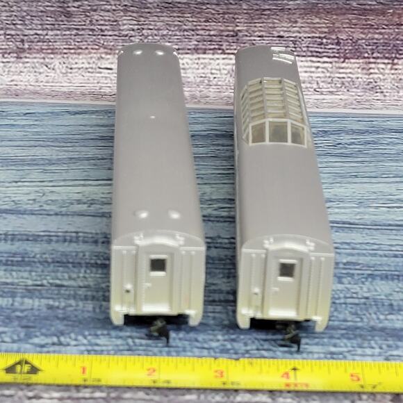 Vintage H.O Train Car Amtrak passenger observation Train car silver, red, & Blue - Picture 7 of 12